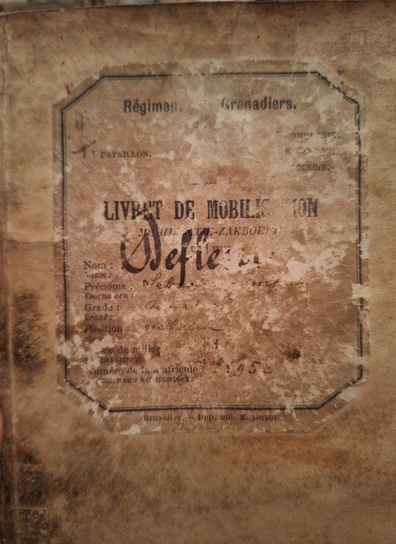 La couverture de son livret de mobilisation : régiment des Grenadiers, son nom, la classe de 1893