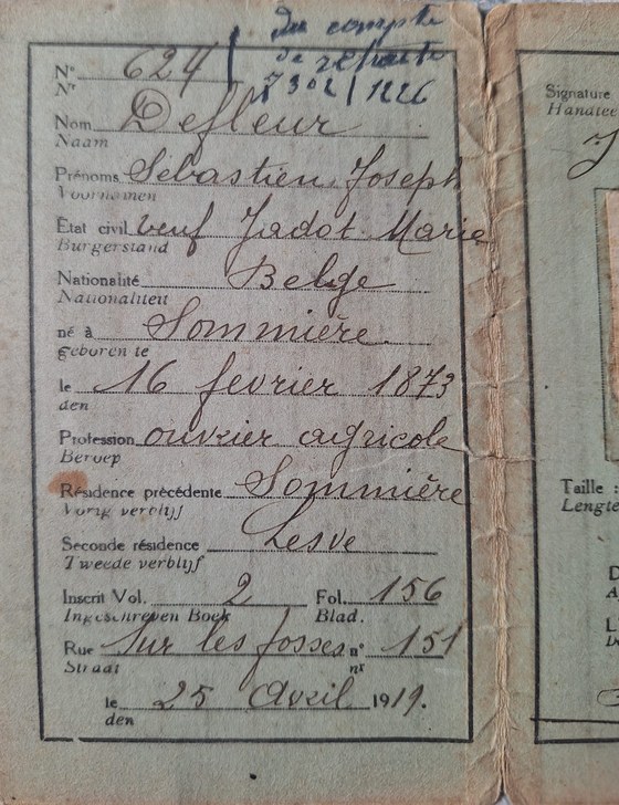Sa carte d'identité, Lesve, 25 avril 1919 : veuf, ouvrier agricole, rue sur les Fosses