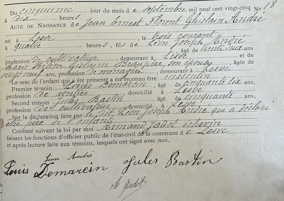 Son acte de naissance — Lesve, 5 septembre 1925, n° 18 (photo de Didier au guichet de Profondeville, original dans Originaux/6a-Jean-Ernest-Florent-Ghislain-ANDRE-1925/)
